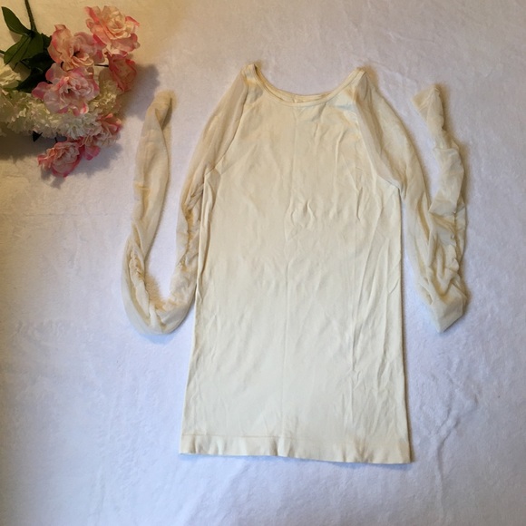 HP😊Free people seamless scrunched sleeve top. - Picture 2 of 16
